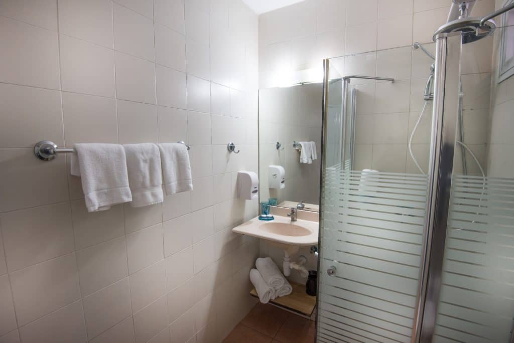 אלוני הבשן אירוח