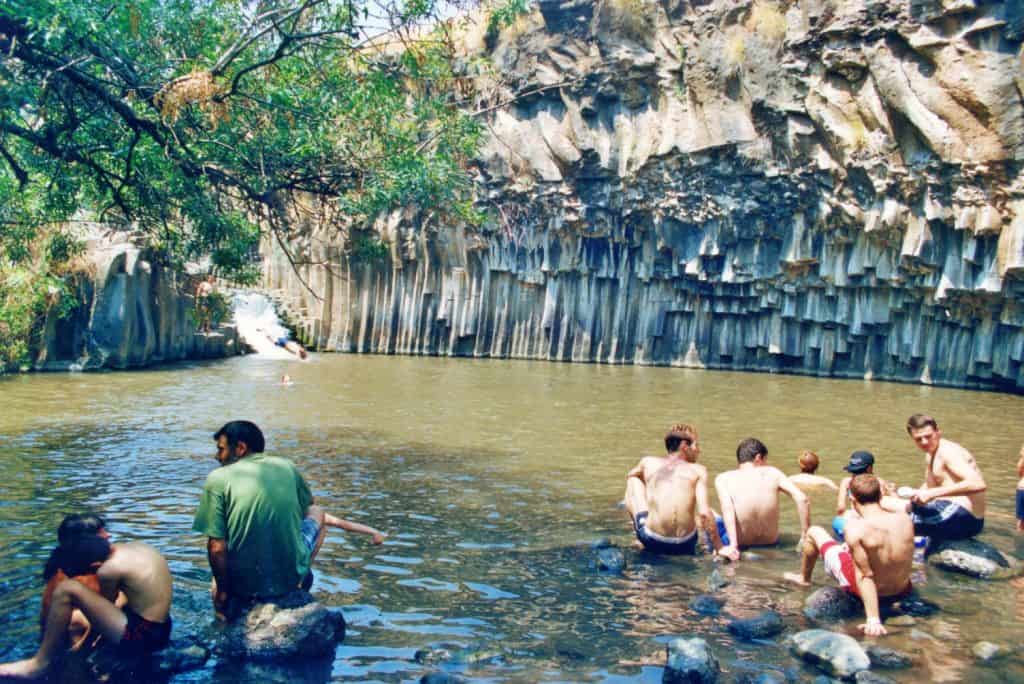 בריכת המשושים בקיץ