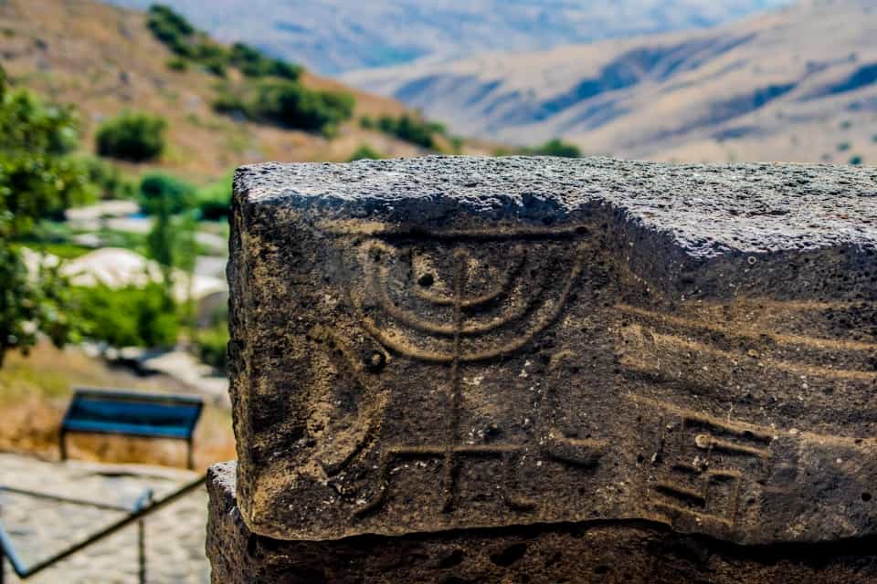 מנורה בעין קשתות