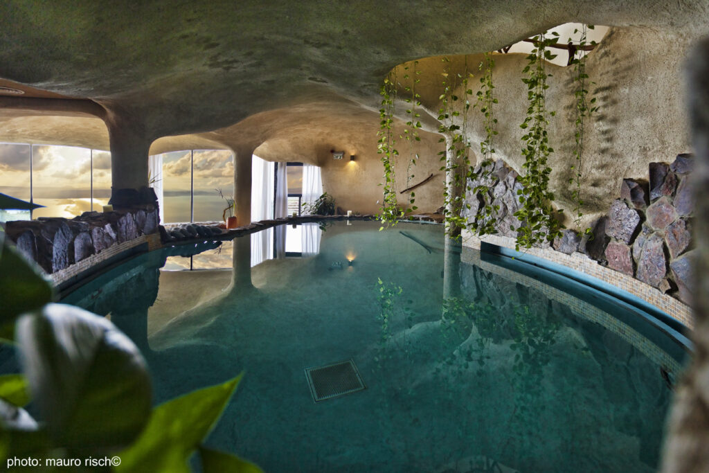 רוח על המים כפר חרוב