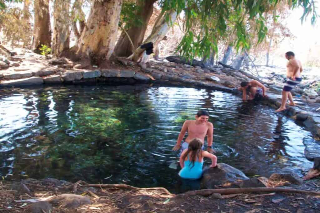 עין אמפי בריכה