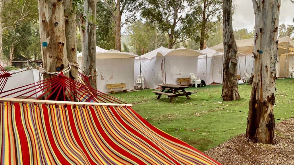 קמפינג אי שם חוף הגולן