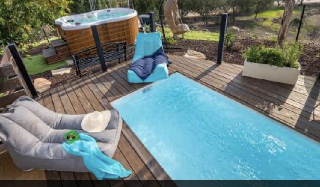 מתחם אירוח מפנק ויוקרתי עם בריכה