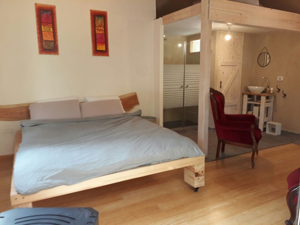 לינה ברמת הגולן עם בריכה