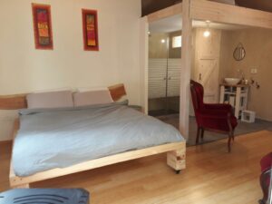 לינה ברמת הגולן עם בריכה